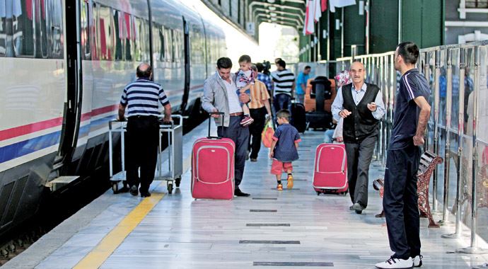 YHT'de bayram biletleri tükendi YHT'de bayram biletleri tükendi