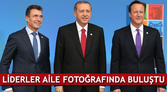 NATO Zirvesi'nde liderler aile fotoğrafında buluştu