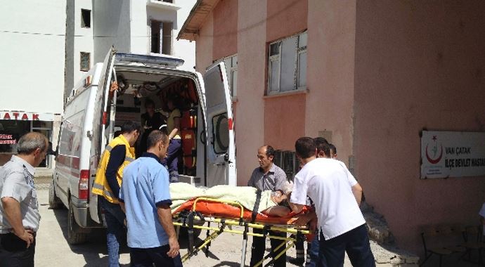 Üvey annesini kurşun yağmuruna tuttu