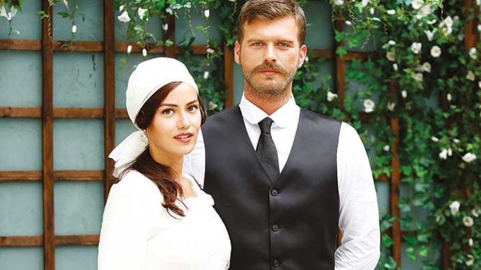 Fahriye Evcen'li Kurt Seyit ve Şura'dan ilk kare Fahriye Evcen'li Kurt Seyit ve Şura'dan ilk kare