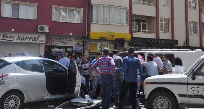 Yol verme kavgası kanlı bitti Yol verme kavgası kanlı bitti