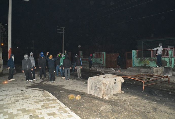 Polis lojmanlarına molotoflu saldırı Polis lojmanlarına molotoflu saldırı