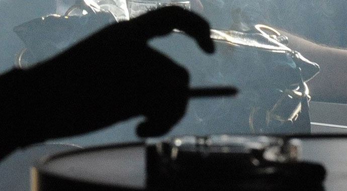 Türk kadını sigara tiryakiliğinde dünya şampiyonu Türk kadını sigara tiryakiliğinde dünya şampiyonu