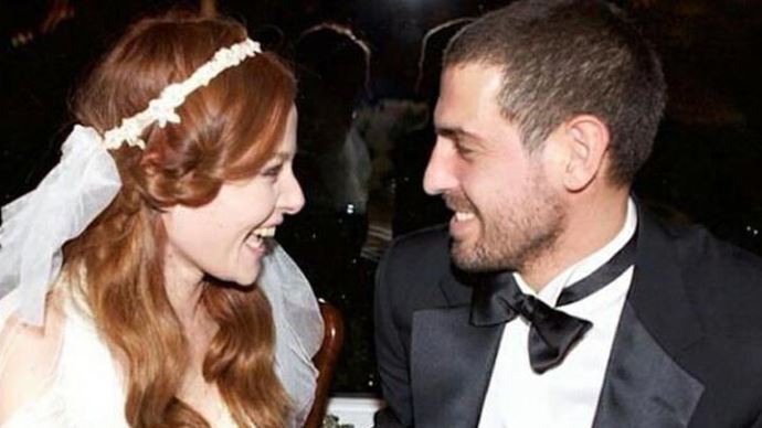 Naz Elmas ve Emre Kıramer dünya evine girdi Naz Elmas ve Emre Kıramer dünya evine girdi