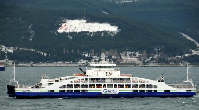 Çanakkale Boğazı'nda feribot seferleri normale döndü, kuyruk uzadı
