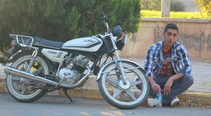 Motosiklet devrildi, 2 ölü var Motosiklet devrildi, 2 ölü var