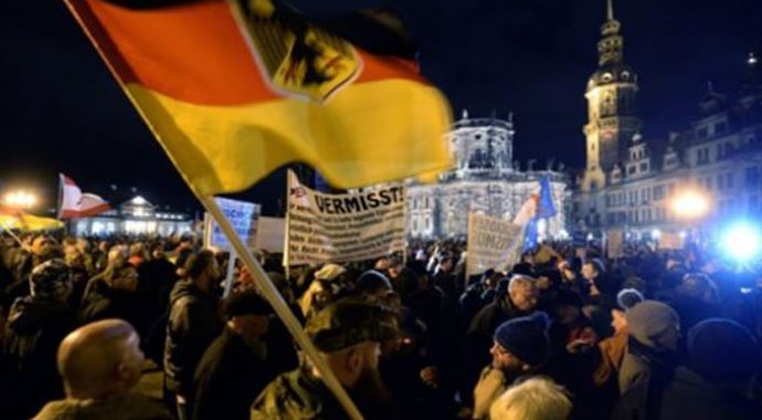 Almanya'da 'İslamlaşma' anketi Almanya'da 'İslamlaşma' anketi