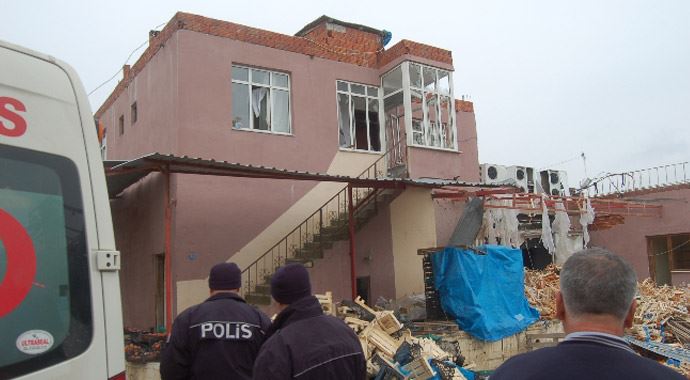 Soğuk hava deposunda patlama: 2 yaralı Soğuk hava deposunda patlama: 2 yaralı