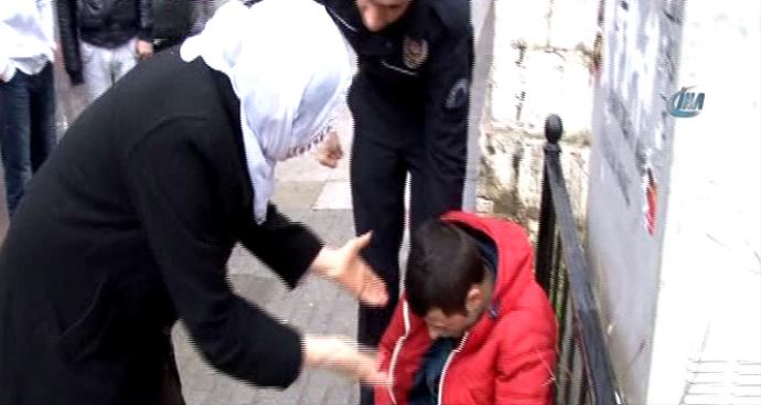 Bonzai içen oğlunu gören annenin gözyaşları! Bonzai içen oğlunu gören annenin gözyaşları!