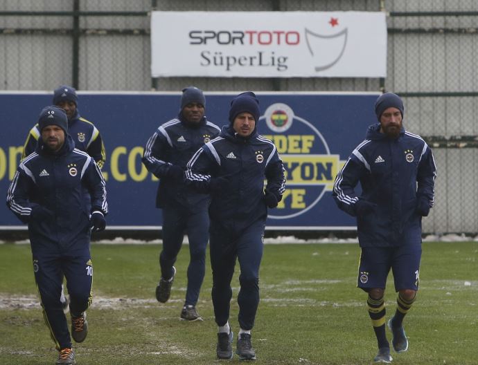 Fenerbahçe'de ikinci yarı hazırlıkları başladı Fenerbahçe'de ikinci yarı hazırlıkları başladı