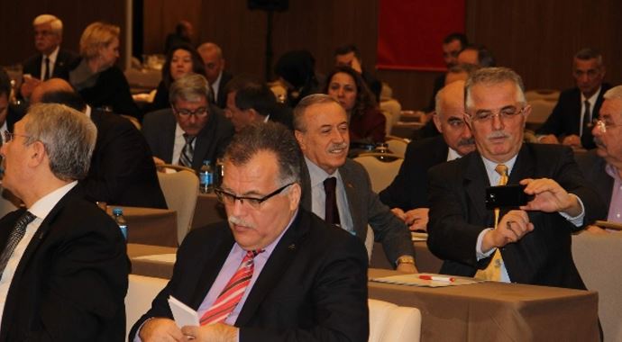 MHP&#039;liler toplantıya selfie ile başladı!