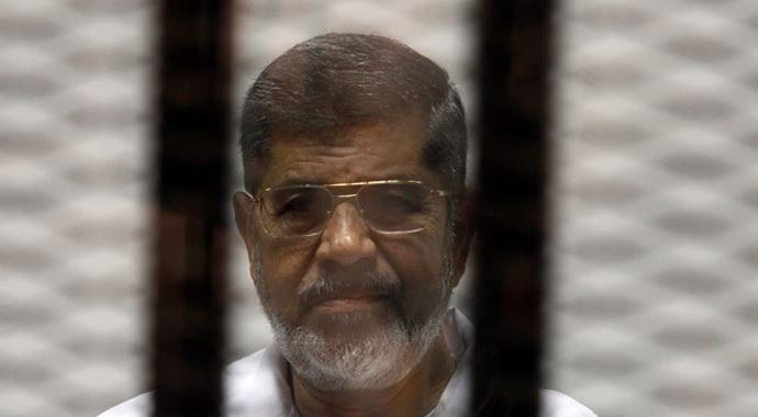 Mursi'nin davası ertelendi Mursi'nin davası ertelendi