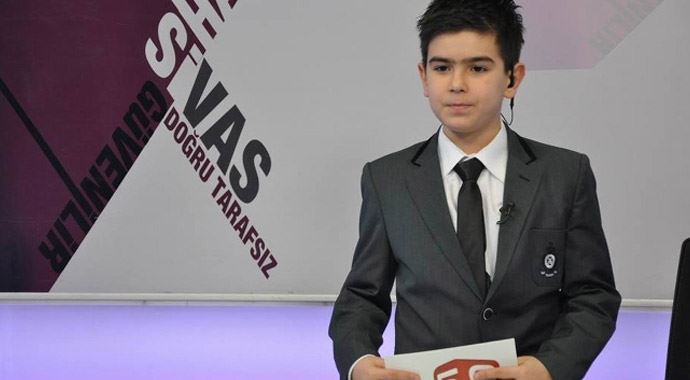Gazeteci İsmail Güneş'in oğlu haber sundu Gazeteci İsmail Güneş'in oğlu haber sundu