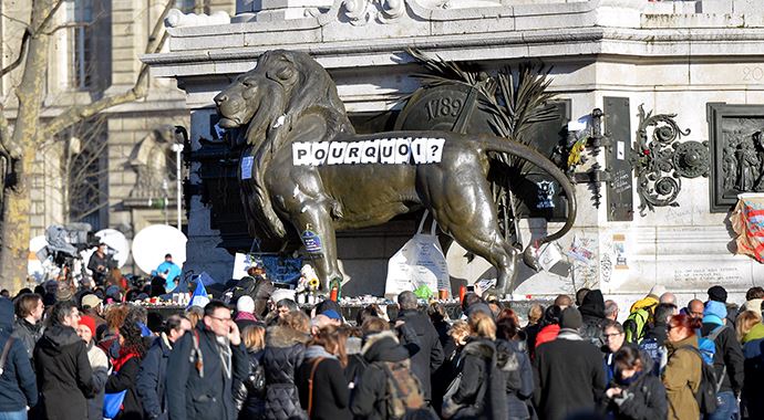 Paris'te Cumhuriyet Yürüyüşü Paris'te Cumhuriyet Yürüyüşü