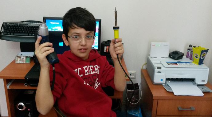14 yaşında elektronik uzmanı oldu!