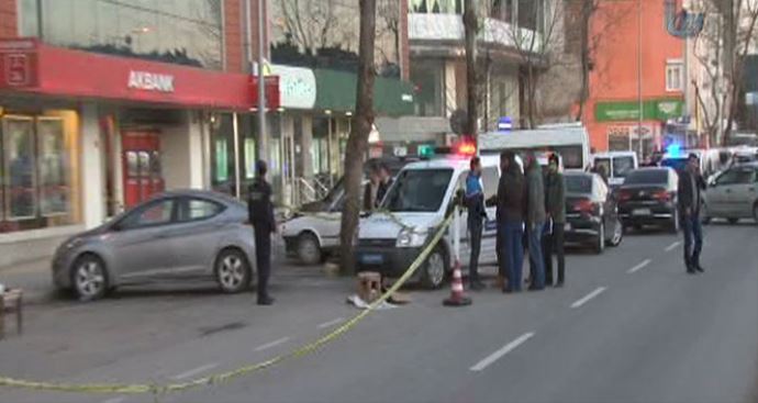 Pendik'te silahlı çatışma, 1 ölü 3 de yaralı var Pendik'te silahlı çatışma, 1 ölü 3 de yaralı var