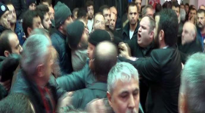 MHP'liler kongrede yumruk yumruğa birbirine girdi