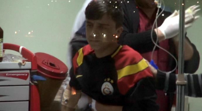 Cizre'de kimlik kontürolu yapan PKK'lılar polisle çatıştı, 1 yaralı Cizre'de kimlik kontürolu yapan PKK'lılar polisle çatıştı, 1 yaralı