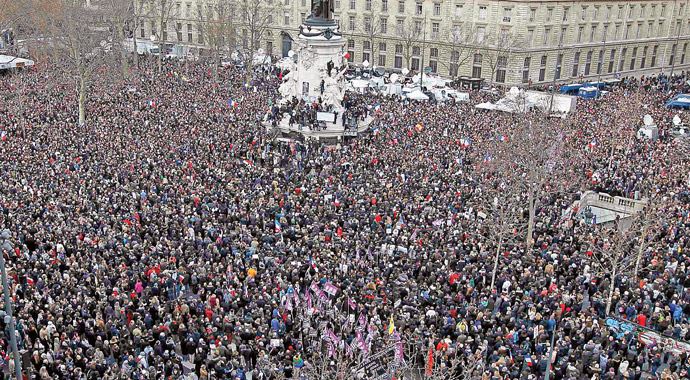 Paris&#039;te tarihi yürüyüş! Teröre karşı tek yürek