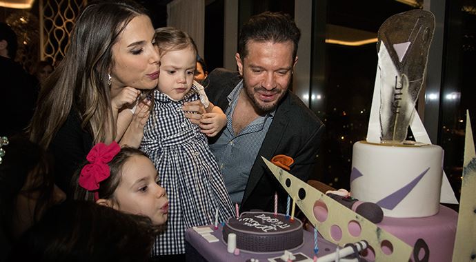 Ece ve Ozan Doğulu çifti yeni yaşlarını kutladı Ece ve Ozan Doğulu çifti yeni yaşlarını kutladı
