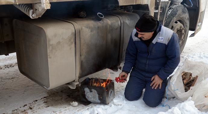 Yakıt depoları dondu