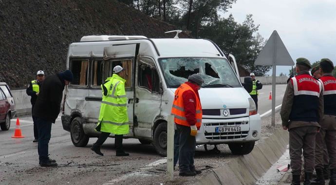 İşçi minibüsü devrildi, 15 yaralı var