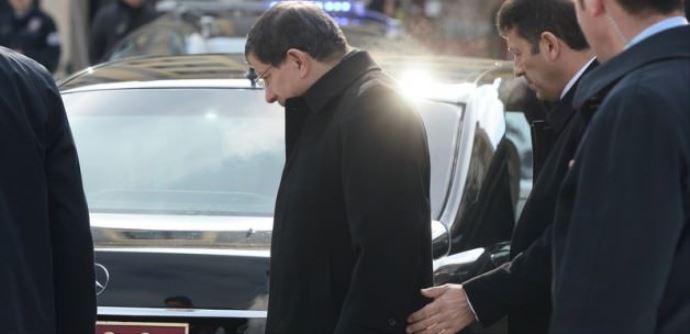 Davutoğlu Berlin&#039;de cami ziyaret etti