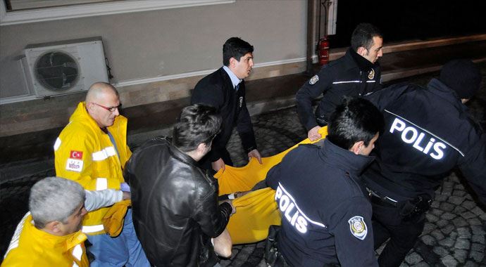 Avukat başından vurulmuş halde bulundu