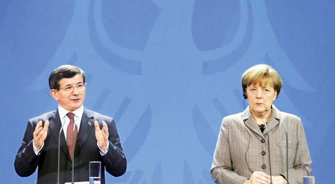 Davutoğlu&#039;ndan Avrupa&#039;ya yerinde ders