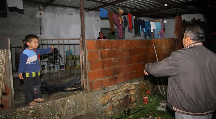 Baraj taştı, mahalle boşaltılıyor