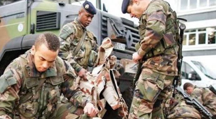 Fransa&#039;da ordu sokağa indi