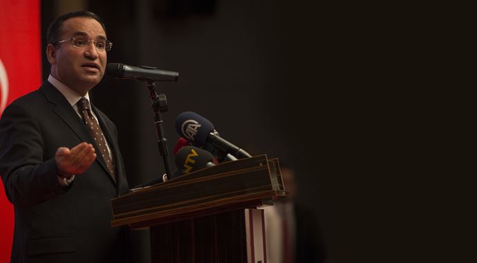 Yargıtay Başkanı eleştirdi, Bakan salonu terk etti Yargıtay Başkanı eleştirdi, Bakan salonu terk etti