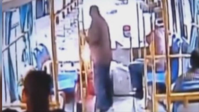 Yaşlı adam kızdığı otobüs şoförüne el bombası attı