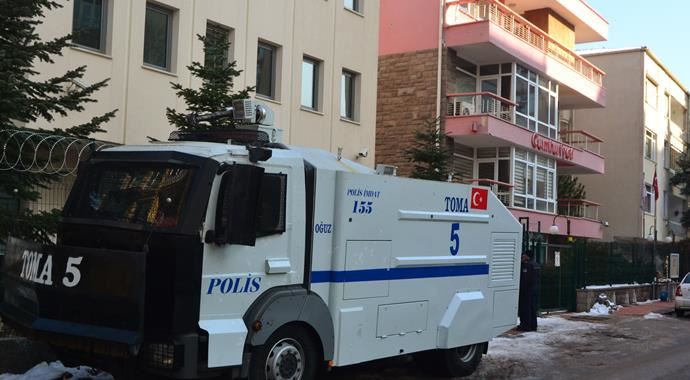 Cumhuriyet Gazetesi Ankara bürosu önünde Charlie Hebdo önlemi Cumhuriyet Gazetesi Ankara bürosu önünde Charlie Hebdo önlemi