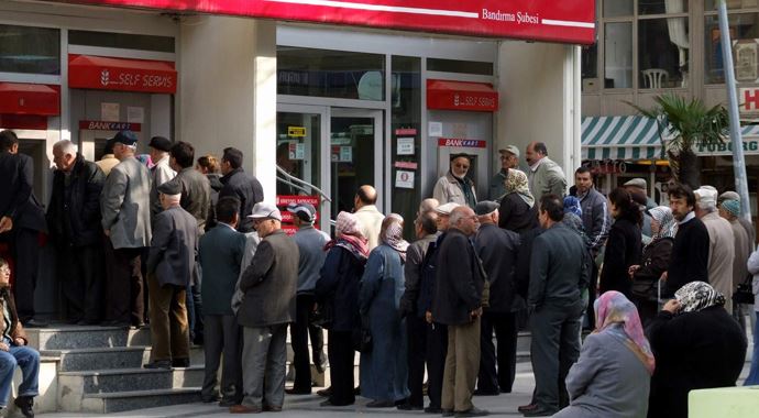 Emeklilikte yaşa takılanlar dikkat! Emeklilikte yaşa takılanlar dikkat!