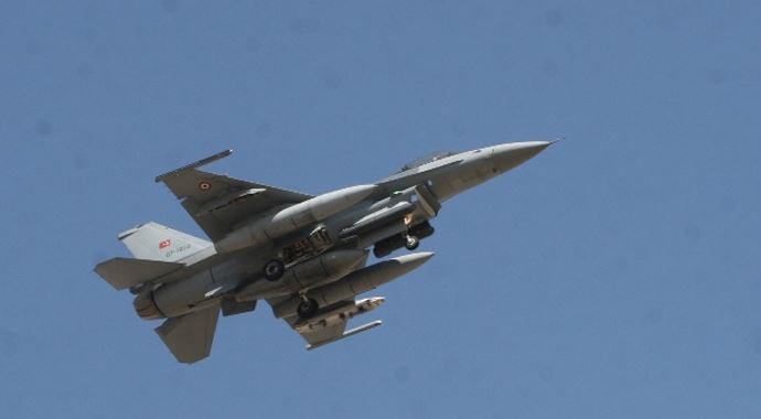 Türk jetlerine Yunan tacizi