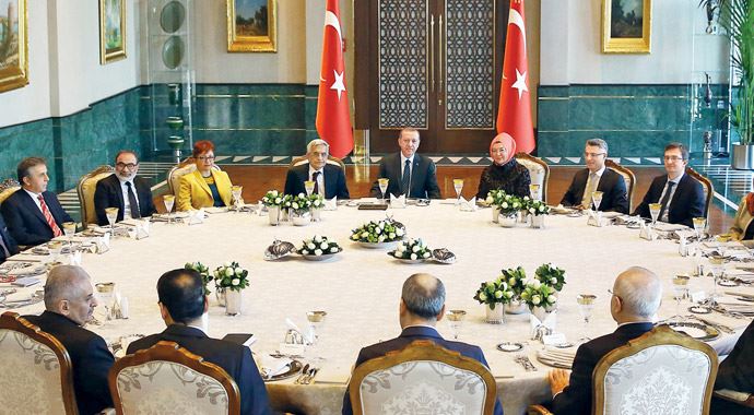 Cumhurbaşkanı Erdoğan hocalarla dertleşti Cumhurbaşkanı Erdoğan hocalarla dertleşti