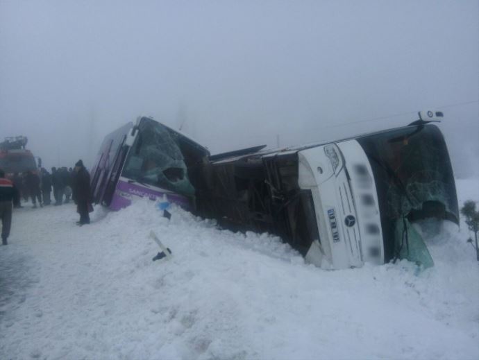 Çorum'da feci kaza: 27 yaralı Çorum'da feci kaza: 27 yaralı