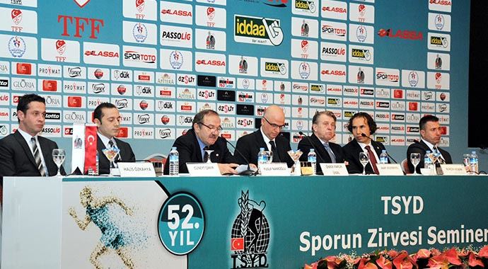 Hakemlerden Türk futbolculara eleştiri Hakemlerden Türk futbolculara eleştiri