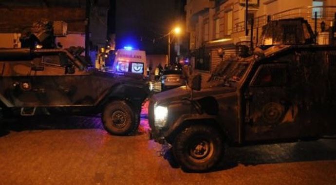 Cizre'de eve el bombası attılar Cizre'de eve el bombası attılar