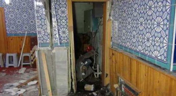 Namaz sırasında cami patladı: 1 ölü Namaz sırasında cami patladı: 1 ölü