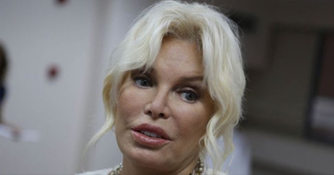 Ajda Pekkan hastaneye kaldırıldı Ajda Pekkan hastaneye kaldırıldı