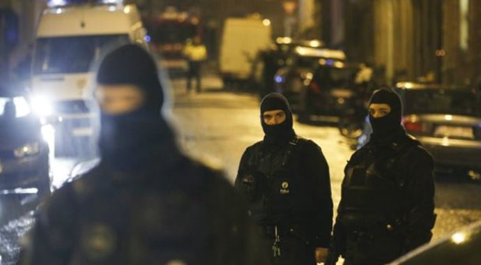Belçika'da tehlike düzeyi 3'e yükseltildi Belçika'da tehlike düzeyi 3'e yükseltildi