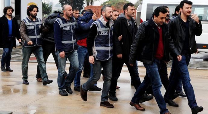Antalya merkezli '10 numara yağ' operasyonu, 24 gözaltı var Antalya merkezli '10 numara yağ' operasyonu, 24 gözaltı var