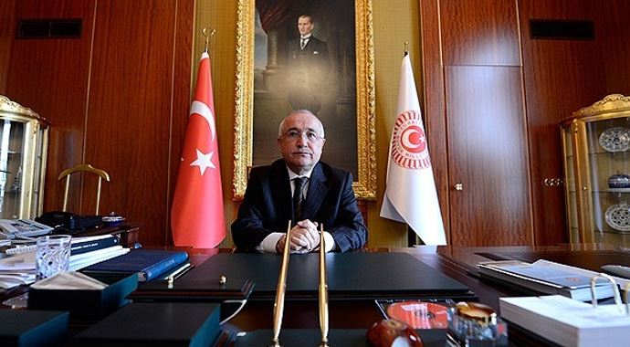 Çiçek, 'Milletvekilleri komisyon evraklarını okuyabilir' Çiçek, 'Milletvekilleri komisyon evraklarını okuyabilir'