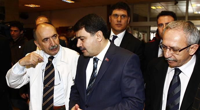 Yaşar Kemal'i ziyarete giden Vali Şahin'e ilginç şikayet Yaşar Kemal'i ziyarete giden Vali Şahin'e ilginç şikayet