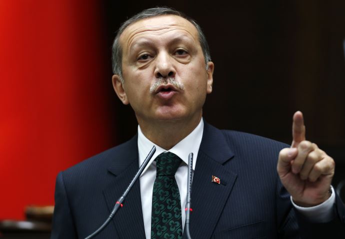 'Pasaport kontrolünü iyi yap da kaçmasın' 'Pasaport kontrolünü iyi yap da kaçmasın'