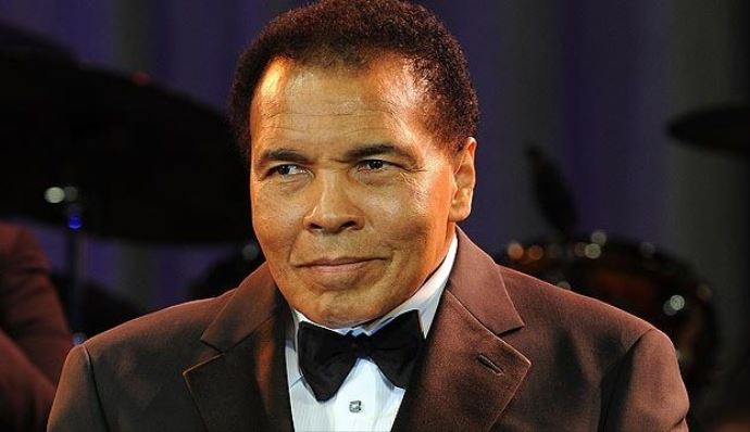 Muhammed Ali yeniden hastaneye kaldırıldı Muhammed Ali yeniden hastaneye kaldırıldı