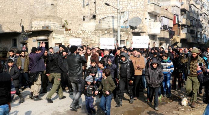 'Charlie Hebdo' protestosuna saldırı: 10 ölü 'Charlie Hebdo' protestosuna saldırı: 10 ölü