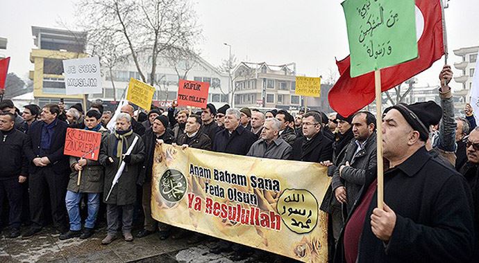 Charlie Hebdo yurt genelinde protesto edildi Charlie Hebdo yurt genelinde protesto edildi